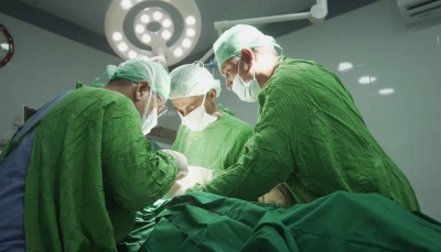 اختتام المخيم الطبي المجاني لجراحة المسالك البولية بـ"حضرموت" 