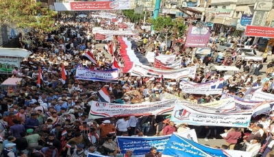 الآلاف في تعز يحيون الذكرى العاشرة لثورة فبراير