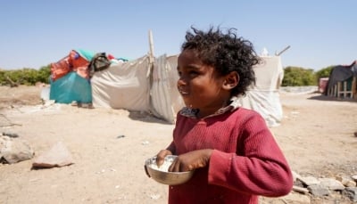 مأرب.. الحكومة تتهم الحوثيين بقصف مخيم للنازحين وتحذيرات أممية من نزوح جماعي