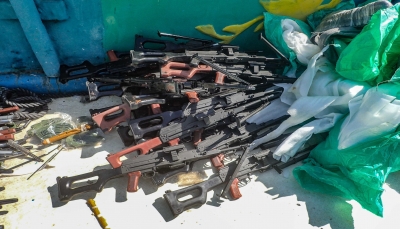 البحرية الأمريكية تعثر على مخبأ للأسلحة قبالة سواحل الصومال يعتقد أنها كانت متوجهة إلى اليمن
