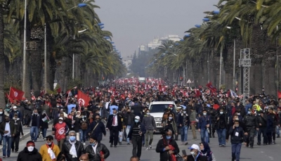احتجاجات في تونس وسط خلاف سياسي محتدم بين الرئاسة والحكومة