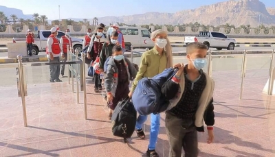 سلطات مأرب تسلم الصليب الأحمر 14 طفلاً كانوا يقاتلون في صفوف الحوثي