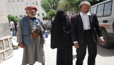 الحكومة: استهداف الحوثيين للأقليات محاولة للنيل من قيم العيش المشترك بين اليمنيين
