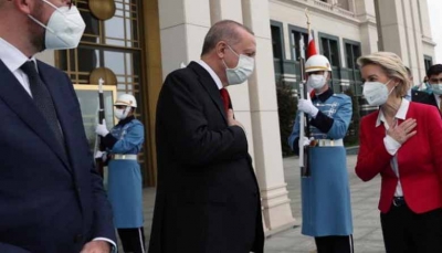 أزمة دبلوماسية بسبب كرسي.. تركيا تستدعي سفير إيطاليا وتندد بتصريحات "مسيئة" لأردوغان