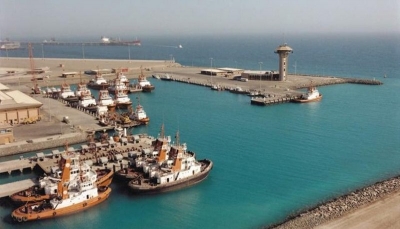 الدفاع السعودية تعلن اعتراض وتدمير زورق مفخخ قبالة ميناء "ينبُع"