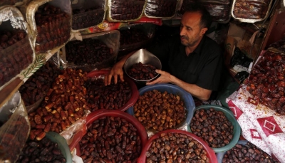 شركة حوثية تشتري منتجات مزارعي التمر بالقوة في محافظة الجوف