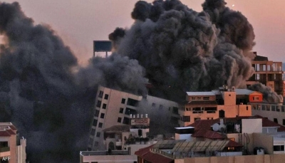 الاحتلال يدمر برجًا يضم مقر الجزيرة ووسائل إعلام عالمية في "غزة" (فيديو)