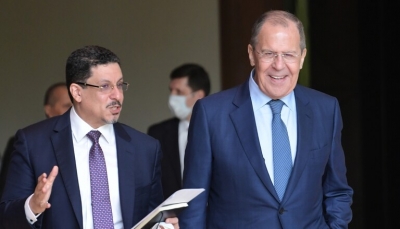 وزير الخارجية يطالب بدور روسي أكبر للضغط على الحوثيين وإيران لوقف حربها العبثية