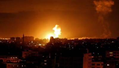 لأول مرة منذ وقف إطلاق النار.. الاحتلال الإسرائيلي يشنّ غارات جوية على قطاع غزة