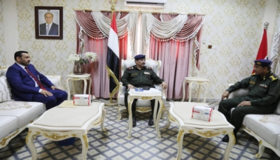 وزير الداخلية يشدد على أهمية تماسك الأجهزة الأمنية والعسكرية في سقطرى