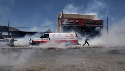 إصابات واعتقالات بين المصلين.. قوات الاحتلال تقتحم ساحات الأقصى وتقمع مسيرة فلسطينية