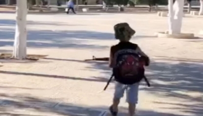 "أبو عبيدة بالطريق".. فيديو لطفل فلسطيني يلقى رواجا على منصات التواصل