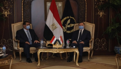 وزير الداخلية يبحث مع نظيره المصري تعزيز التعاون الأمني بين البلدين