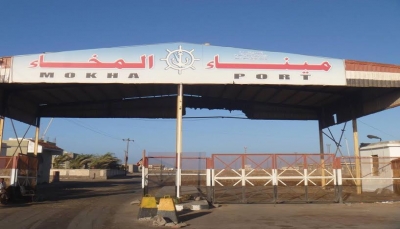 مصدر خاص لـ"يمن شباب نت": الإمارات تدعم "طارق صالح" بشحنات نفط مهربة عبر ميناء "المخأ" (تقرير خاص)