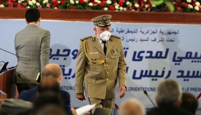 قائد الجيش الجزائري يحذر الجنرال الليبي "حفتر": الرد سيكون قاسياً وحاسماً