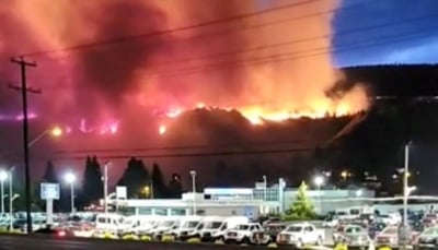 عقب موجة الحر.. الصواعق تتسبب بأكثر من 130 حريق في غابات كندية