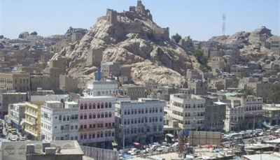 الحكومة: مليشيات الحوثي تنهب البنوك قبل فرارها من مدينة البيضاء