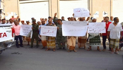 عسكريون يتظاهرون في عدن للمطالبة بصرف رواتبهم المتأخرة
