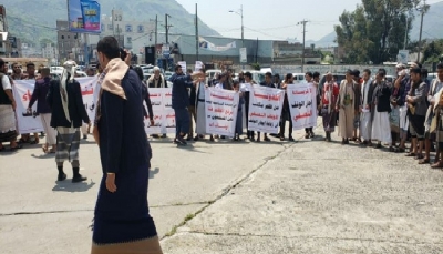 إب.. مظاهرات متواصلة ضد قيادي حوثي.. والمليشيا تختطف العشرات من المحتجين
