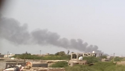 تعز.. مليشيا الحوثي تستهدف ميناء "المخا" بصواريخ باليستية وطائرات مسيّرة