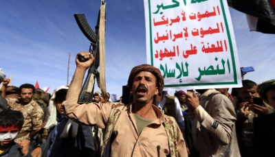 "قواسم مشتركة وتواصل مستمر".. كيف صنع "تنظيم القاعدة" تحالفاته مع الحوثيين في حرب اليمن؟