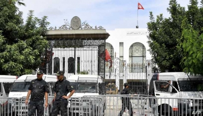 بعد تجميده منذ شهرين.. البرلمان التونسي يعلن "الانعقاد الدائم" ويرفض إجراءات الرئيس