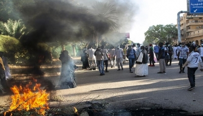 السودان.. احتجاجات قبائل "البجا" تهدِّد بشل الحياة والحكومة تحذِّر من نفاد الأدوية والوقود والقمح