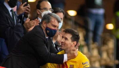 رئيس برشلونة تمنّى لو أنّ ميسي عرض اللعب "مجاناً" ولم يغادر النادي