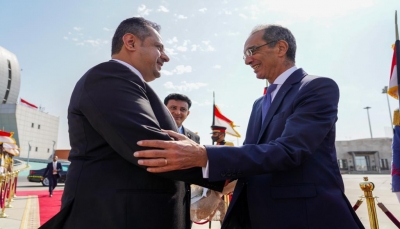 رئيس الوزراء يعود إلى عدن بعد زيارة رسمية إلى مصر