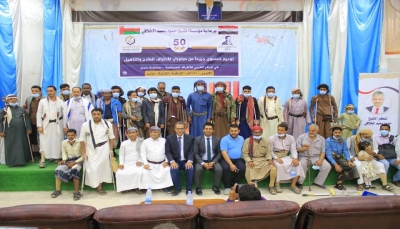 50 جريحًا من مبتوري الأطراف يغادرون مأرب للعلاج في سلطنة عمان