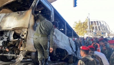 سوريا.. 14 قتيلا في تفجير حافلة عسكرية وقصف لإدلب يودي بحياة 11 شخصا
