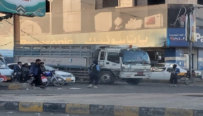 يرتدون زي شرطة المرور.. مسلحون حوثيون ملثمون ينتشرون في شوارع صنعاء