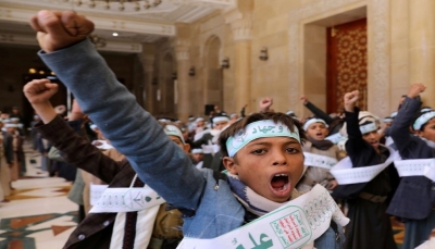"وثقنا اعتداءات جسدية وجنسية".. منظمة حقوقية تُحذّر من خطورة التحاق الأطفال بمراكز الحوثيين الصيفية