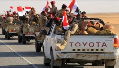 شبوة.. قوات الجيش تهاجم مواقع للحوثيين في عسيلان