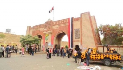 مليشيات الحوثي تقتحم شقة الأكاديمي "الدغشي" بجامعة صنعاء وتطرد أسرته
