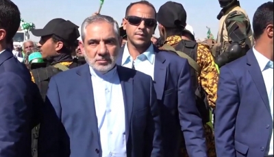 شكوك حول إصابته.. مندوب إيران لدى الحوثي يغادر صنعاء بطائرة إخلاء طبي عراقية