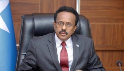 رئيس الصومال يوقف رئيس الوزراء وقائد البحرية عن العمل على ذمة قضايا فساد