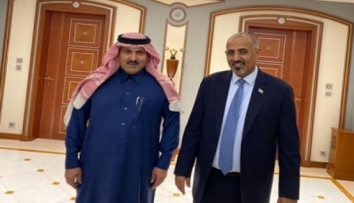 بعد يومين من إقالة بن عديو.. السفير السعودي يلتقي عيدروس الزبيدي