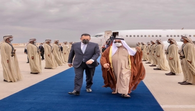 رئيس وزراء اليمن يصل إلى الإمارات على رأس وفد حكومي رفيع