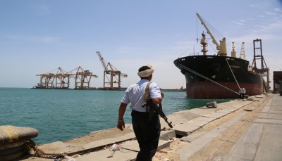 مسؤول إماراتي: الحوثيون يستخدمون ميناء الحديدة لتهريب الصواريخ والطائرات المسيرة