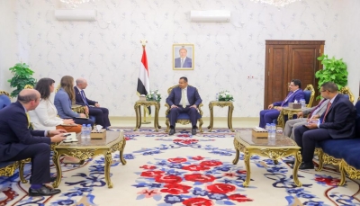 رئيس حكومة اليمن يستقبل السفير البريطاني في العاصمة المؤقتة عدن