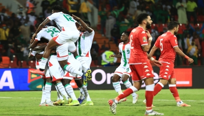 بوركينا فاسو تقصي منتخب تونس وتبلغ نصف النهائي