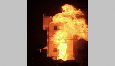 في ظل أزمة خانقة.. اندلاع حريق هائل في مخزن للمشتقات النفطية بصنعاء
