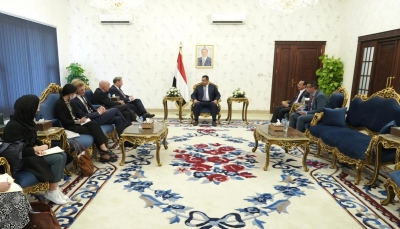 رئيس الوزراء يحذر من استمرار تلاعب الحوثيين بالورقة الإنسانية لتحقيق مكاسب سياسية