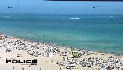مروحية تتحطم وسط السباحين قرب شاطئ مزدحم في ميامي (فيديو)