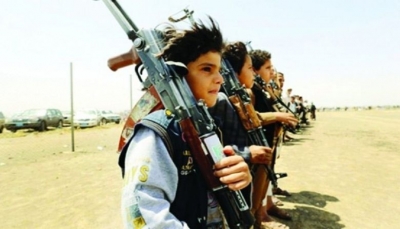 مليشيا الحوثي تُجبر الأطفال على حمل السلاح والتخندق في خطوط التماس جنوبي الحديدة