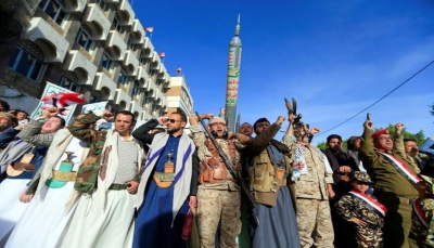 مسؤول أمريكي يكشف: الحوثيون أطلقوا صاروخاً على البحر الأحمر السبت الماضي