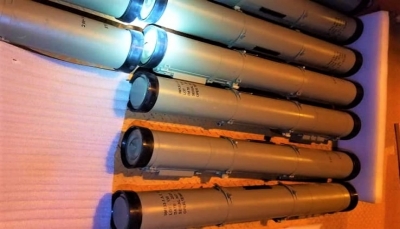 في أكبر عملية من نوعها.. ضبط 52 صاروخ بمنفذ شحن قادمة من عُمان للحوثيين