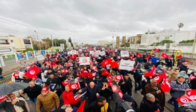 هتفوا "يسقط الانقلاب".. تونس: آلاف المتظاهرين يهتفون ضد الرئيس قيس سعيد