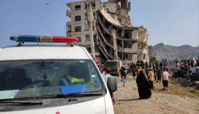 الحكومة: إصابة نحو 35 شخصًا إثر تعرض مبنى سكني لانهيار جزئي بعدن